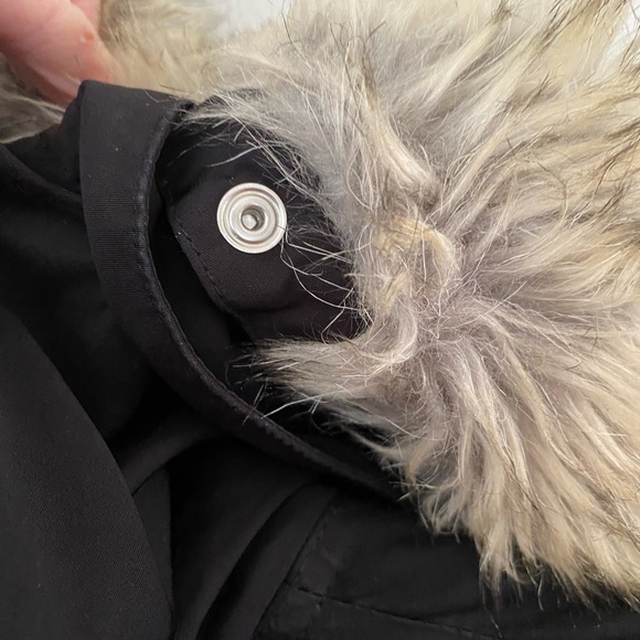 Gap • Women’s Down-Filled Parka - Picture 8 of 14